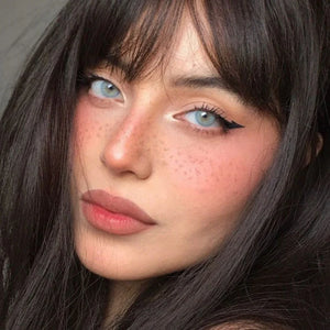 Eyes That Sparkle: Colored Contact Lenses for a Summer Glow