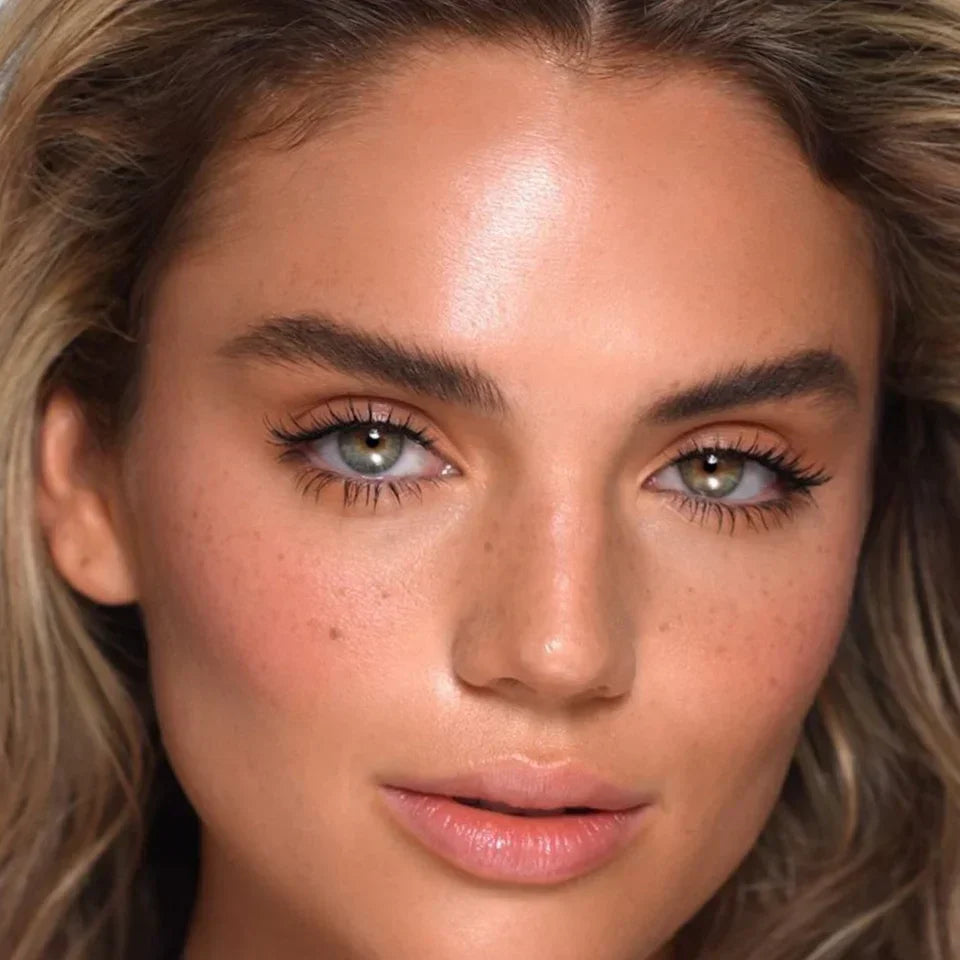 Fashion & Confidence: How Green Contact Lenses Elevate Your Style