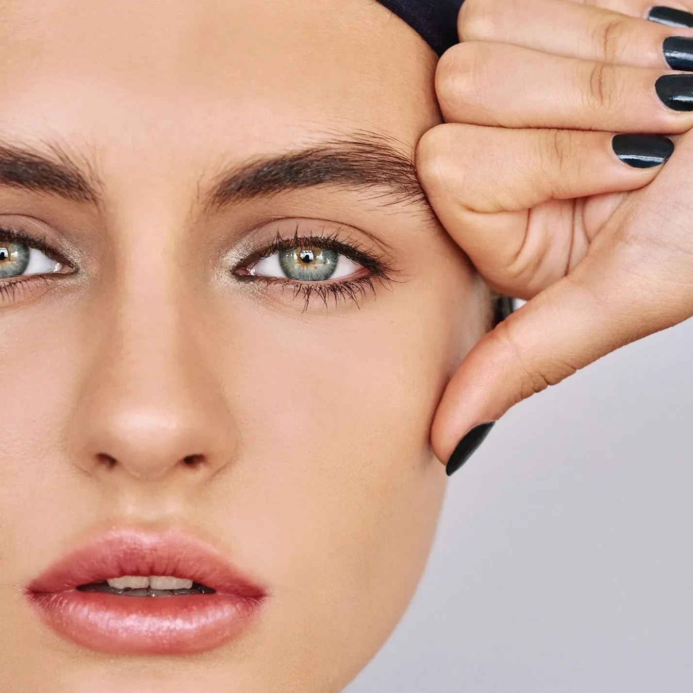 Pencil Eyeliner vs. Liquid Eyeliner: Which One Suits You Best?