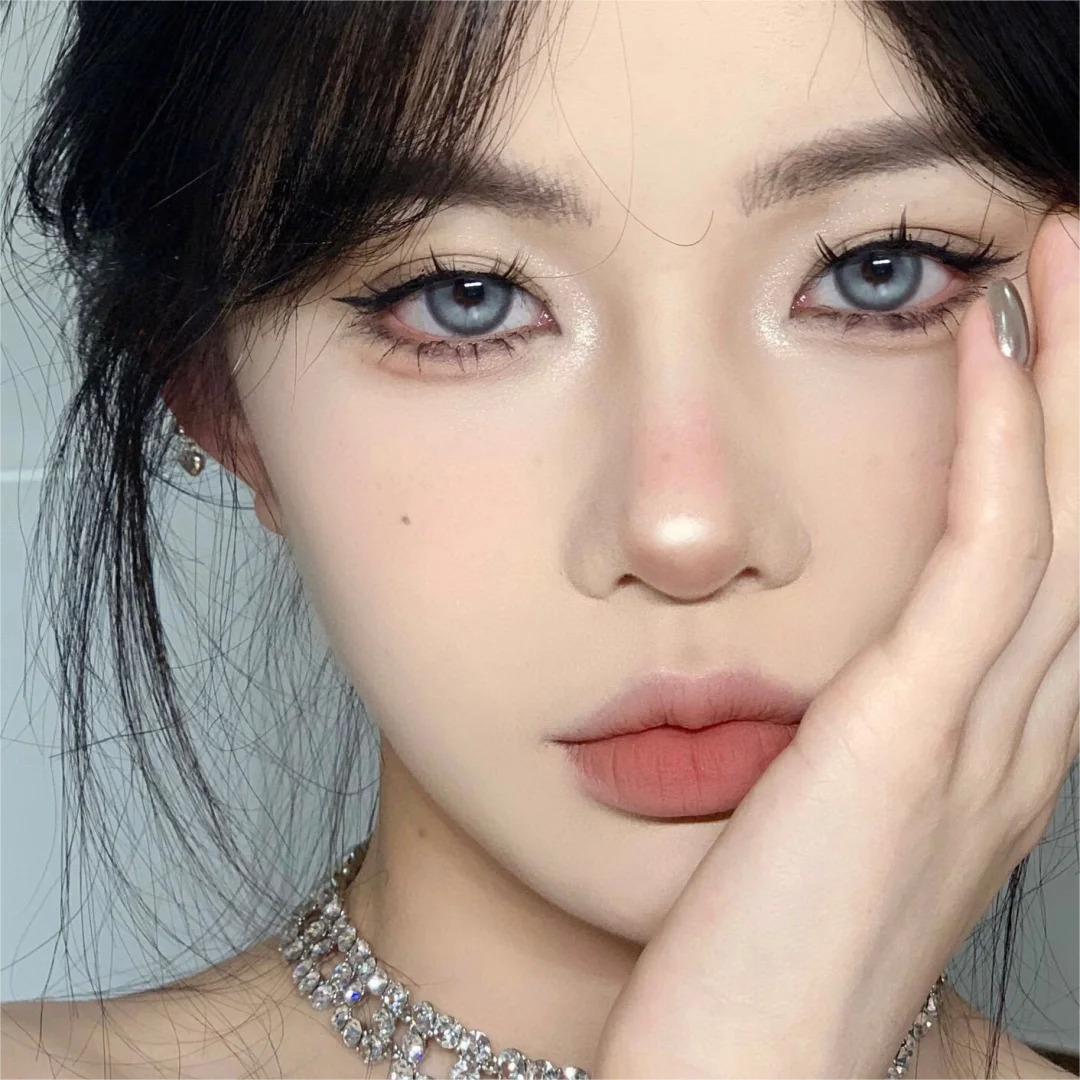 Crush the 2024 Colored Contact Lens Trend with EYESFAV's Gray Collection